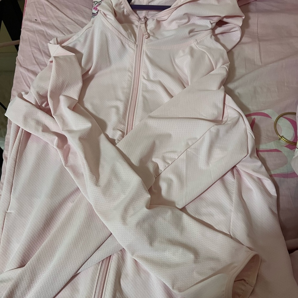 kind of like the lululemon strawberry milkshake color jacket